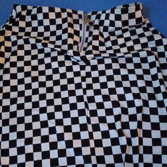 This is a cute checkerboard skirt with a fun zipper at the top! - Picture 1 of 1
